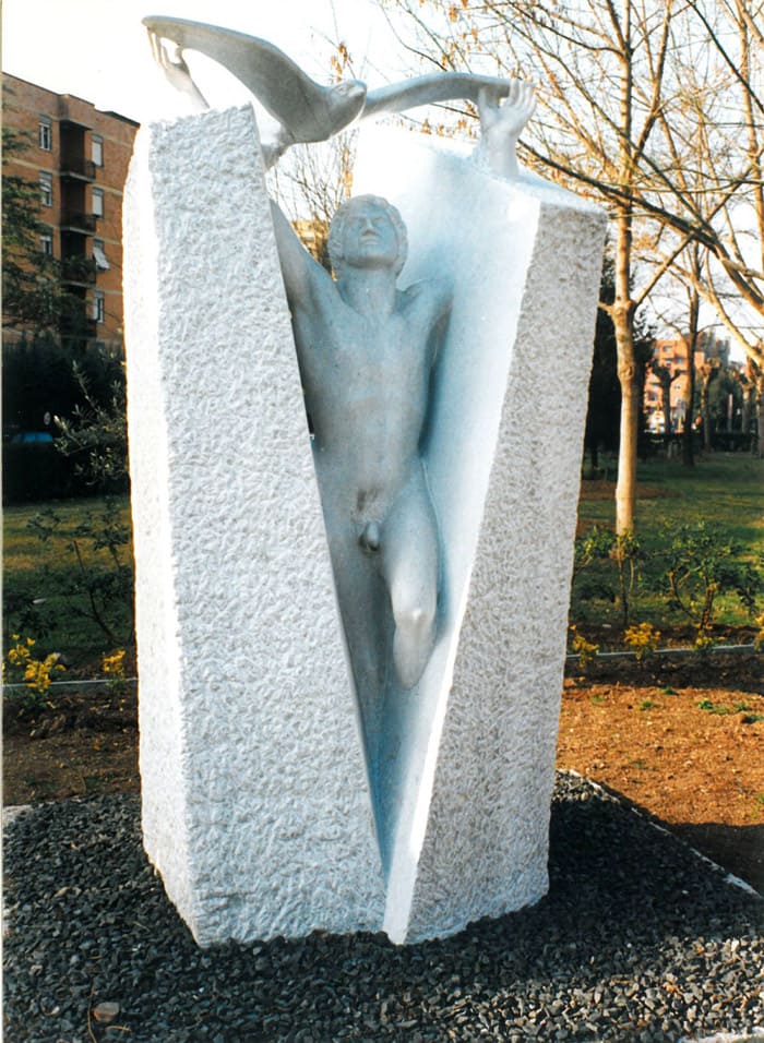 1990 opera in marmo scolpita sul posto